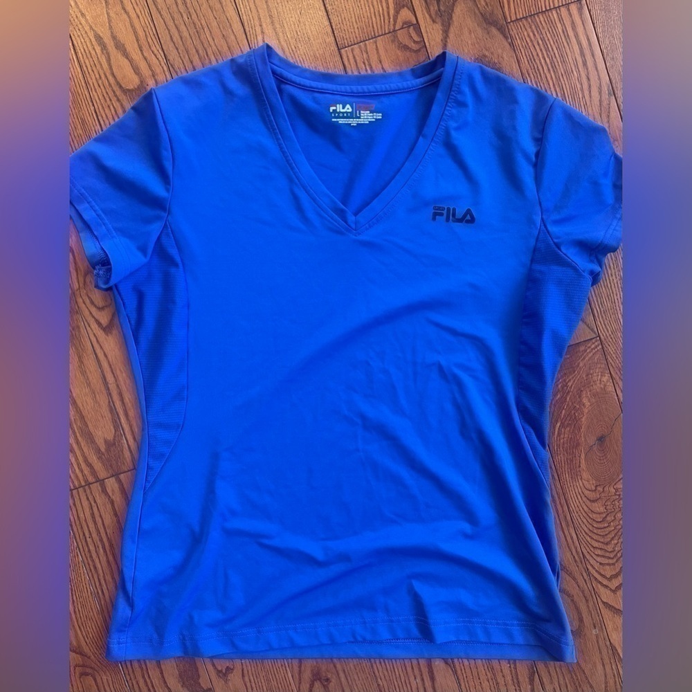 🎉2/$10 FILA Performance Tshirt Large - Picture 2 of 5